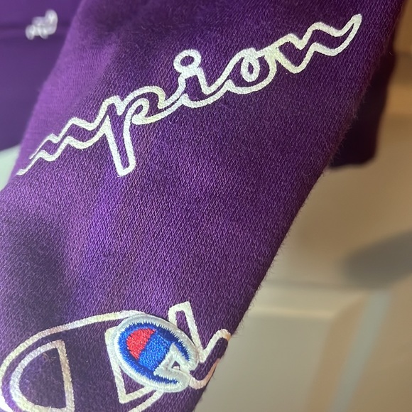 Champion Sweatshirt - Picture 7 of 9